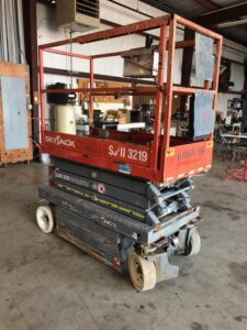 19′ X 32″ Scissor Lift | Straw Hat Rentals